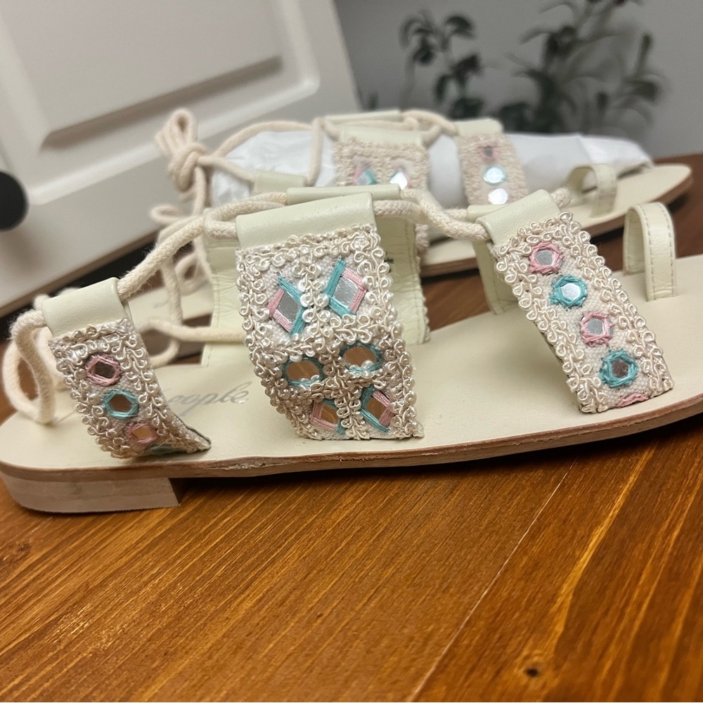 SOLD! We The Free White Sandals Size 9.5 - Picture 4 of 7